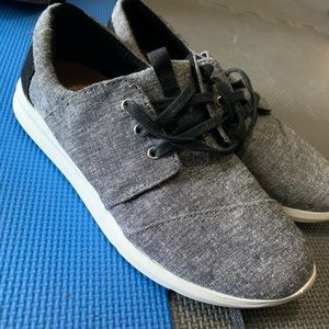 New Toms. Never worn. Too small.